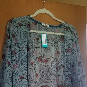 Mid length patterned Kimono with crocheted cuffs & hem. Mason & Belle. SIZE MED.